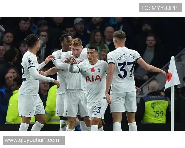 穆阿尼现身热刺训练场约翰逊乌多吉缺席引关注 穆阿尼现身热刺训练场约翰逊乌多吉缺席引关注