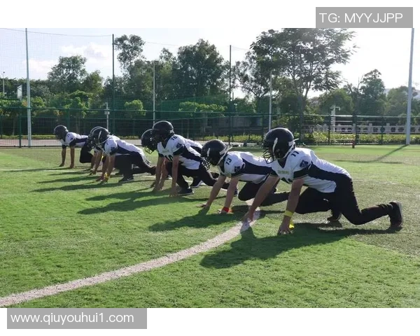 快船全队团建活动共赏橄榄球比赛并拍摄合影留念欢乐时光