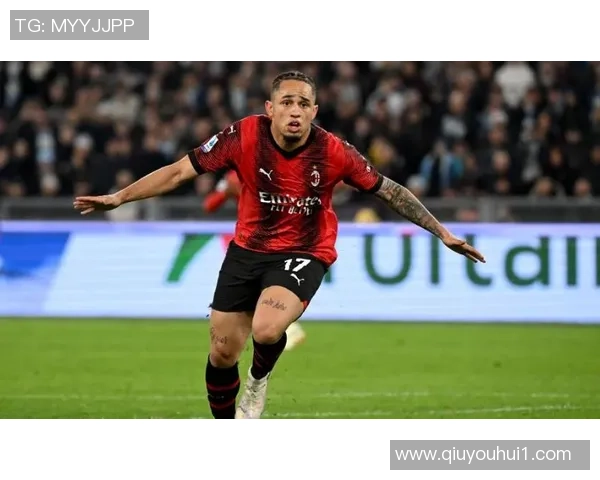 奥卡福进球瞬间意外出现沙滩球引发热刺球迷热议