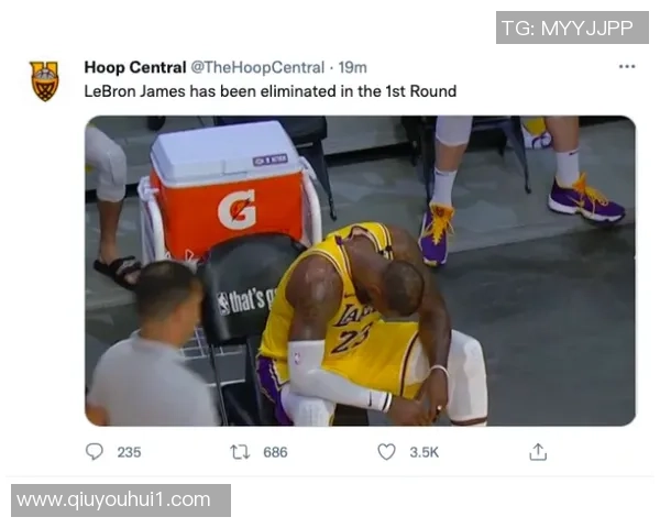 美国演员甜茶佩戴拜仁手套引热议拜仁官推称赞查拉梅懂球 美国演员甜茶佩戴拜仁手套引热议拜仁官推称赞查拉梅懂球